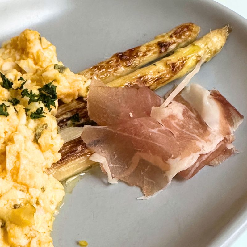 - 4月の旬菜 -<br />
ホワイトアスパラガスのソテー　ボルツァーノソース